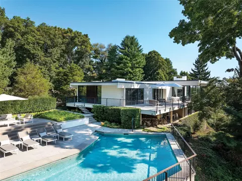 17 Pilgrim Rd, Rye, NY 10580