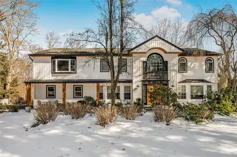 205 Laurel Ln, Syosset, NY 11791