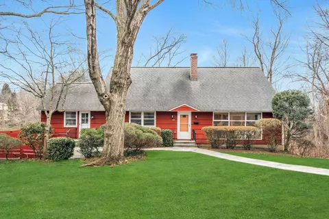 180 N Hampton Dr, Greenburgh, NY 10603
