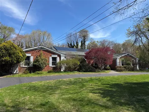 15 Cemetery Ln, Setauket, NY 11733