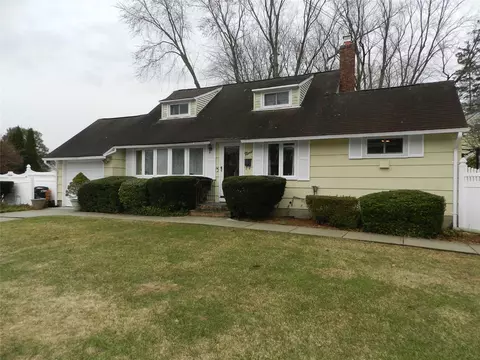 9 Leland St, East Northport, NY 11731