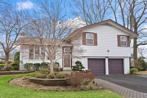 256 Forest Dr, Jericho, NY 11753