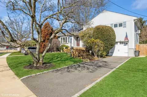 2645 Elm Dr, North Bellmore, NY 11710