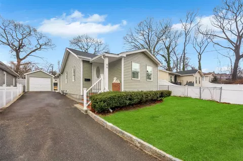 86 Eastview Rd, Lake Ronkonkoma, NY 11779