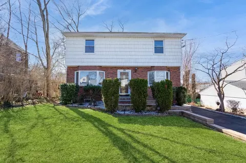 52 Delaware Rd, Yonkers, NY 10710