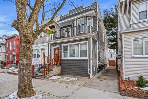 8060 88th Rd, New York, NY 11421