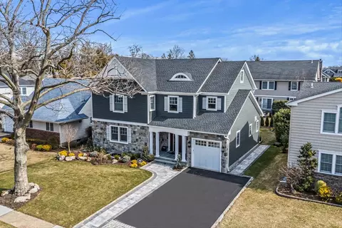 205 Sackville Rd, Garden City, NY 11530
