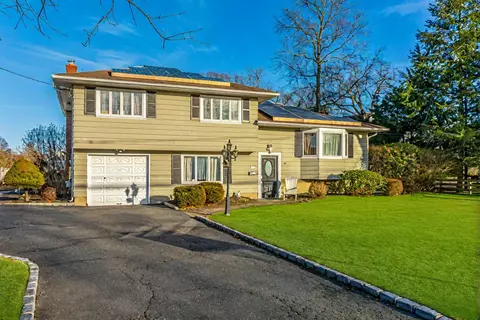 847 Aberdeen Rd, Bay Shore, NY 11706