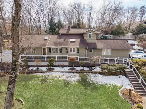 94 Lone Oak Path, Smithtown, NY 11787