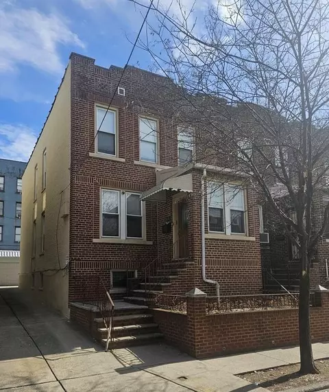 24-41 43 St, New York, NY 11103