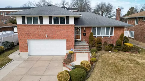 424 Garden Blvd, Garden City, NY 11530