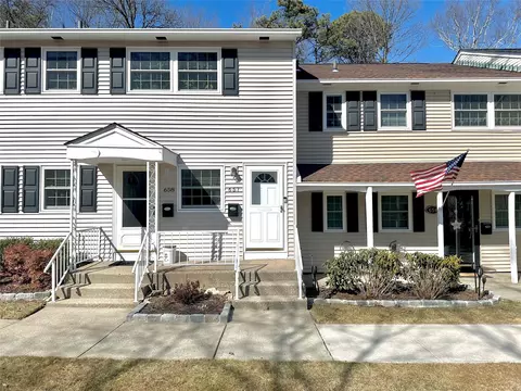 657 Village #657, Hauppauge, NY 11788