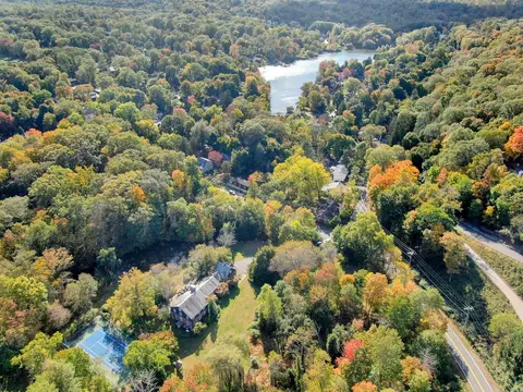 374 S Mountain Rd, Clarkstown, NY 10956