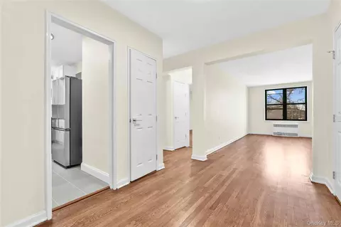 Living - 10 E 43rd St #4K, Brooklyn, NY 11203 photo 1 of 5