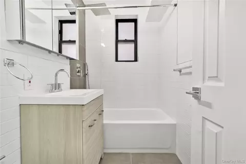 Bath - 10 E 43rd St #4K, Brooklyn, NY 11203 photo 2 of 2