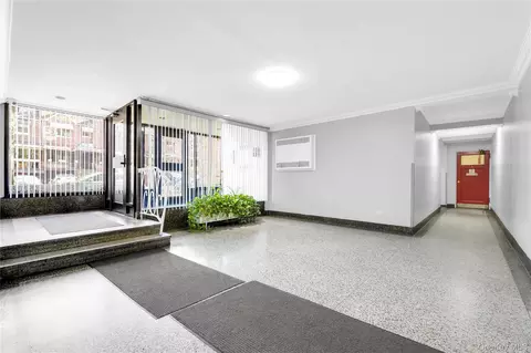 Entry Way - 10 E 43rd St #4K, Brooklyn, NY 11203 photo 2 of 2