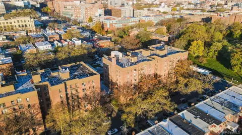View/Area - 10 E 43rd St #4K, Brooklyn, NY 11203 photo 2 of 4