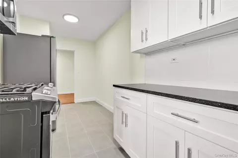 Kitchen - 10 E 43rd St #4K, Brooklyn, NY 11203 photo 3 of 3