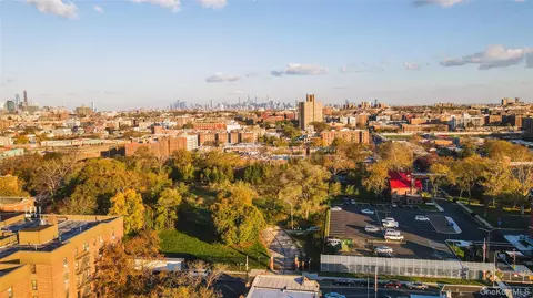 View/Area - 10 E 43rd St #4K, Brooklyn, NY 11203 photo 4 of 4
