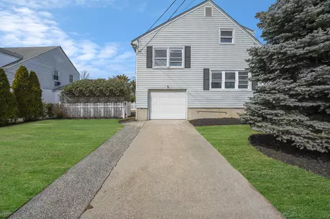 163 Wright Ave, Malverne, NY 11565