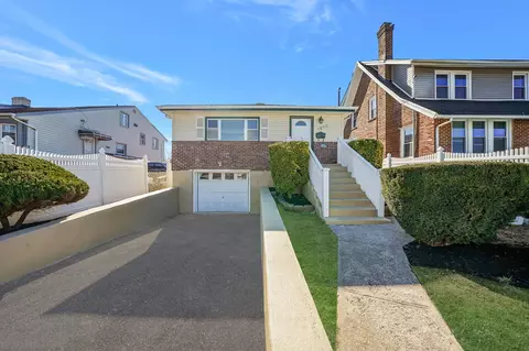 1540 Dunbar St, Far Rockaway, NY 11691