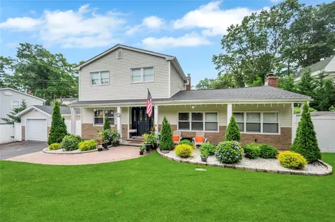 322 Wildwood Rd, Ronkonkoma, NY 11779