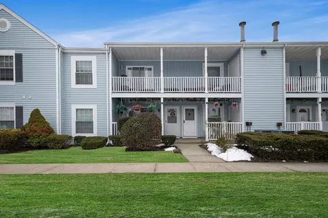 219 Fairview Cir, Middle Island, NY 11953