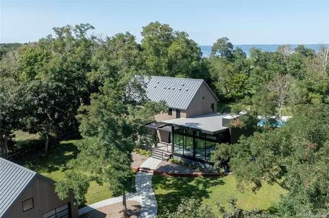 Exterior - 290 Windward Rd, Orient, NY 11957 photo 3 of 4