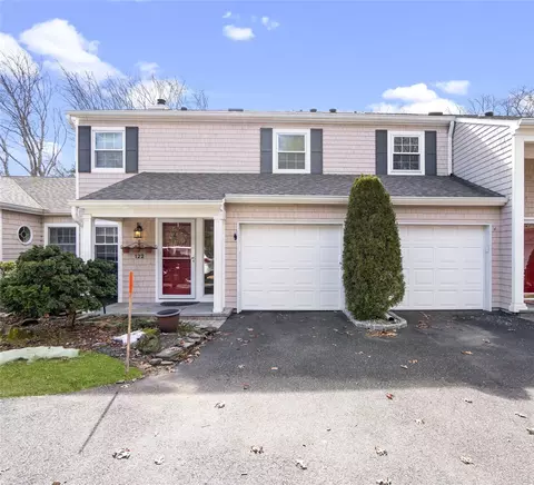 122 Corral Ln, Bay Shore, NY 11706