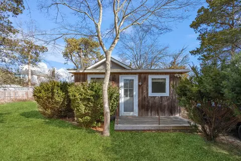 129 Beaver Dr, Mastic Beach, NY 11951