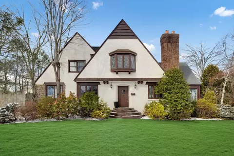 539 Bleeker Ave, Mamaroneck, NY 10543