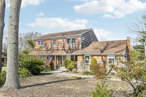 25 Fox Rd, Setauket, NY 11733