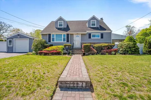 3159 Ellen Terry Dr, Oceanside, NY 11572