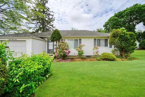 2057 Renfrew Ave, Elmont, NY 11003