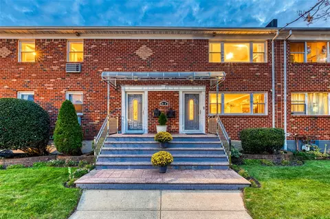 13416 Garrett St, New York, NY 11434