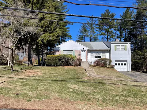 90 Havilands Ln, White Plains, NY 10605