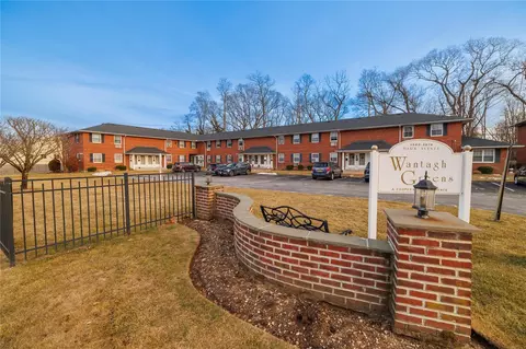 3662 Park Ave #1N, Wantagh, NY 11793