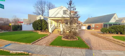 1 Tudor Cres, Elmont, NY 11003