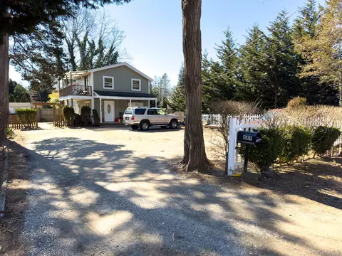110 Flint St, Southold, NY 11944