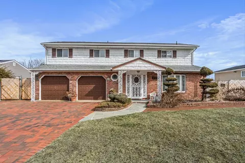 287 Leaf Ave, Central Islip, NY 11722 photo 1