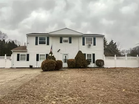 5 Marlin Rd, Centereach, NY 11720