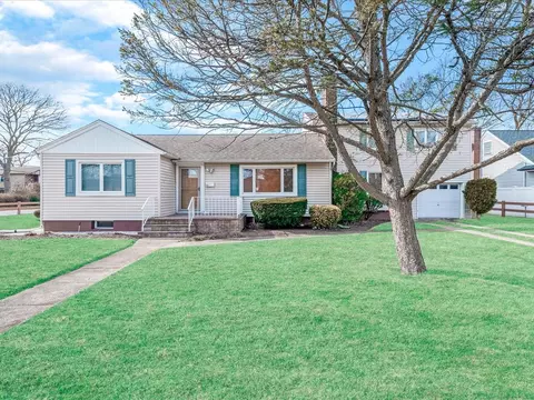 430 Bayview Ave, Amityville, NY 11701