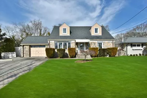 2511 S Bismark Ave, North Bellmore, NY 11710