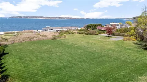 36 Bay Crest Dr, Huntington, NY 11743