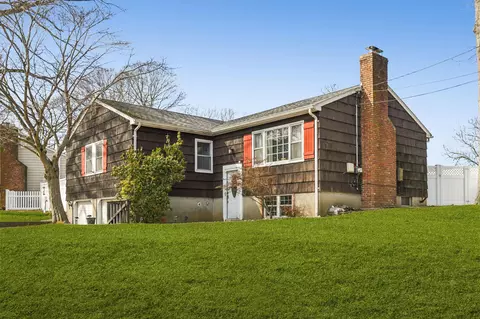 36 Spruce Dr, East Northport, NY 11731