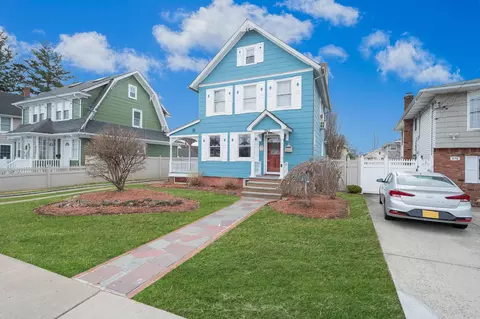 273 N Wellwood Ave, Lindenhurst, NY 11757