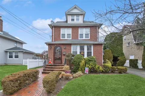 9 Willis Ave, Floral Park, NY 11001