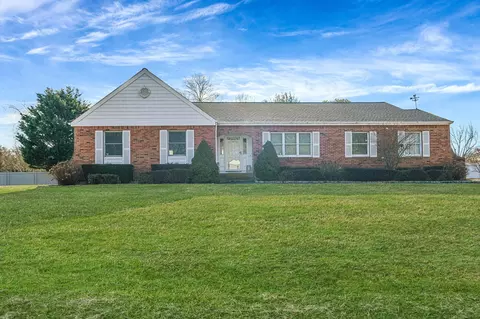 35 Westminster Dr, Bohemia, NY 11716