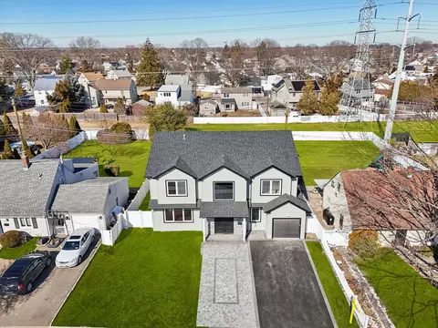 430 Wellington Rd, East Meadow, NY 11554