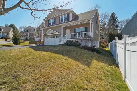 8 Thornton Hl, Ossining, NY 10562